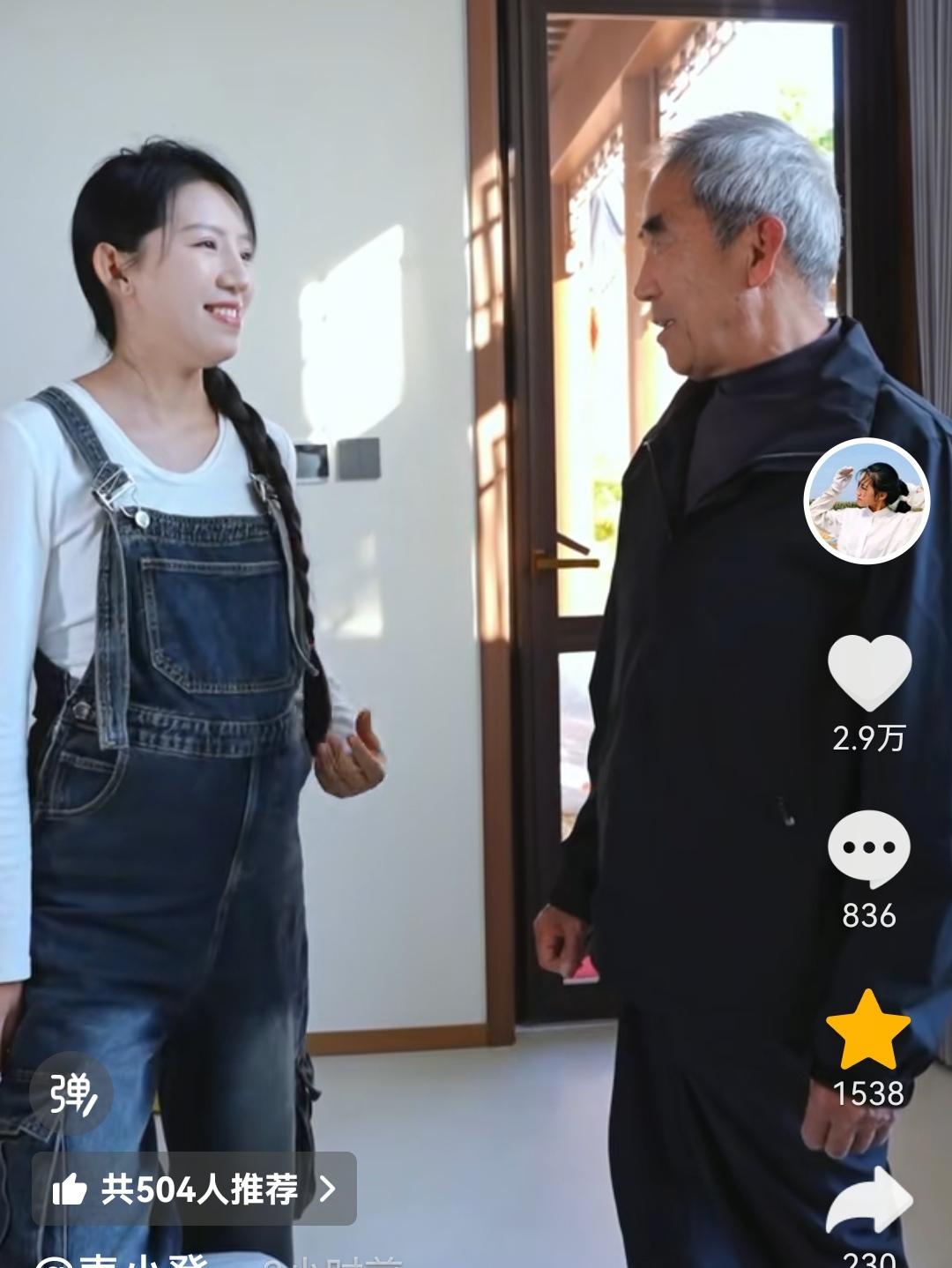 麦小登：温柔且善良，成功不忘托举身边的人
 
谁看麦小登最新的父女谈心视频，都会