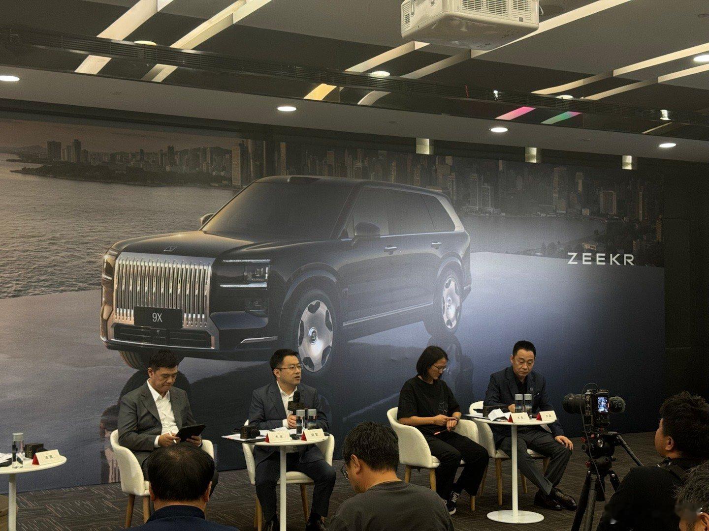极氪9X会后访谈开始了上来淦家阅就主动分享了订单情况13分钟大定破万大v聊车 ​