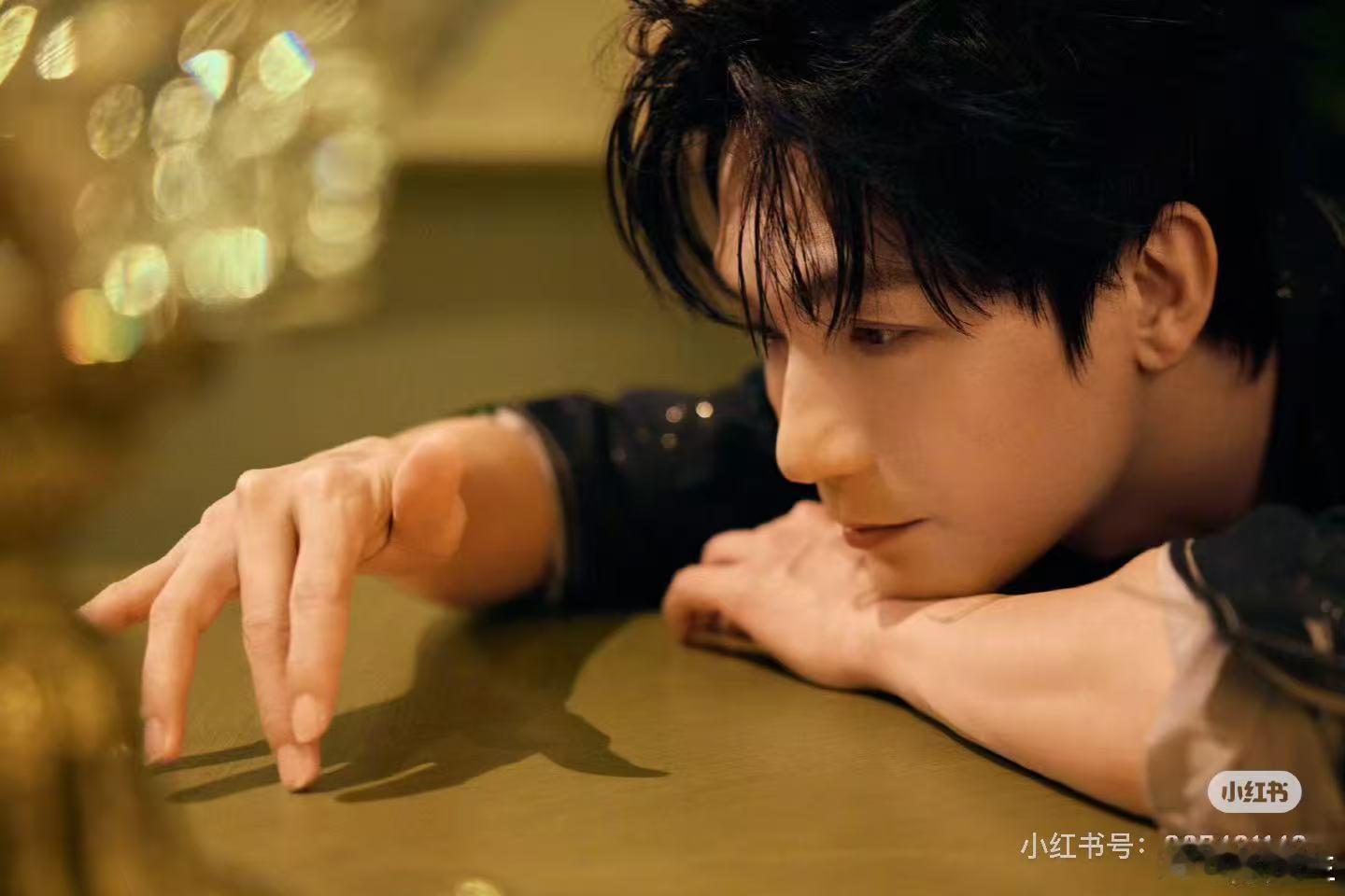 乐评人说陈楚生的底色吸引人喜欢陈楚生的歌，我相信很多人也一样喜欢吧！他的新歌无题