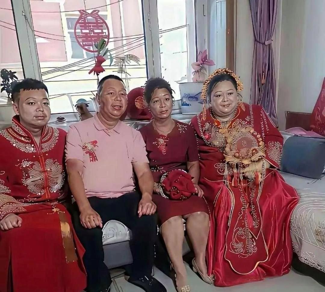 不是一家人不进一家门，这一家人长得好像都是一个模子刻出来的！