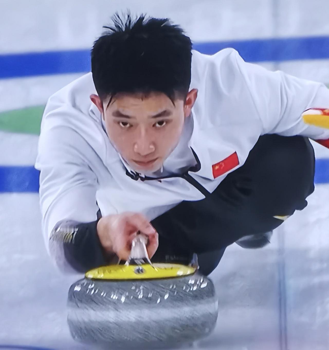 第10局，瑞典队先手采取清空得分圈战术，不让中国队拿3分以上，成功的抑制住了中国