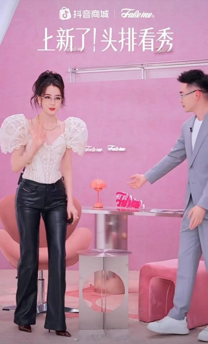 今天从黑粉那儿淘来的几张美照 