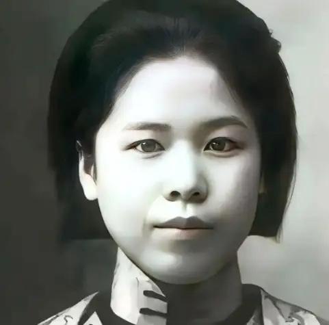 1947年，几个特务，扯下了杨虎城夫人谢葆真的裤子。就在牢房里。当着所有人的面。