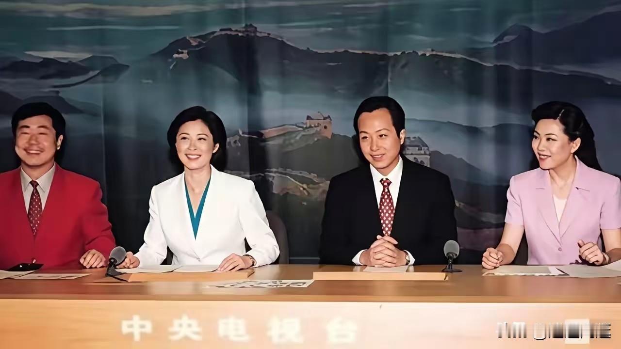 这张照片中的四个人，有三个已经离世了！网络流传一张老照片，照片里是方宏进、敬一丹