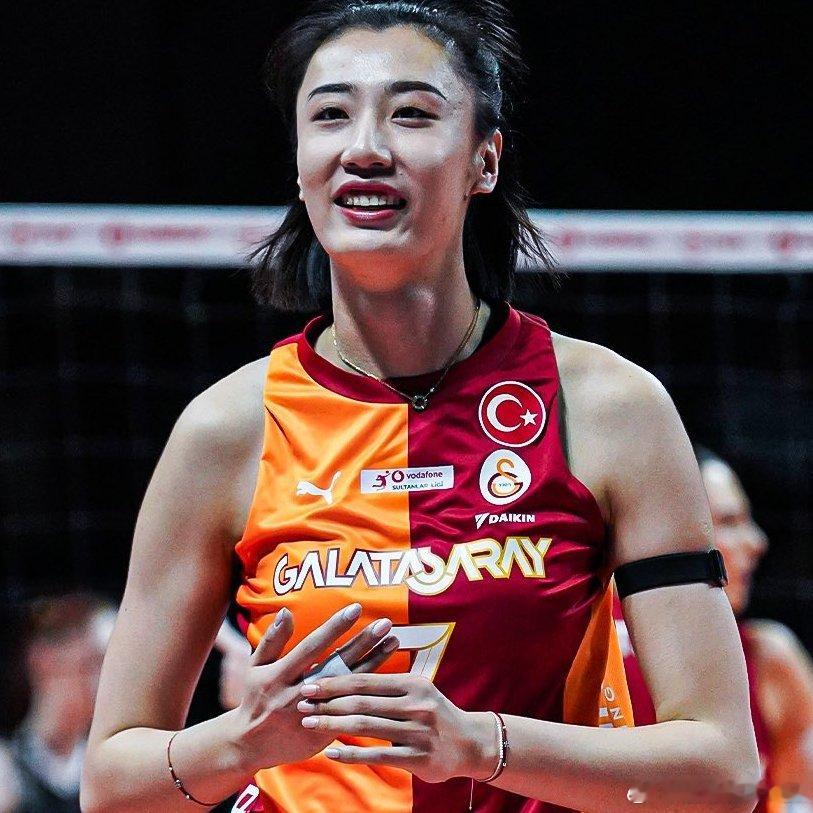 王媛媛留洋第一季 🟡🔴 加拉塔萨雷俱乐部已与王媛媛达成协议，签下一份为期一年