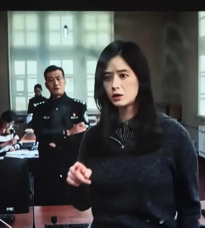 蒋欣的演技被质疑

《以法之名》除了张译被质疑演的不像检察官之外，另一个受质疑的