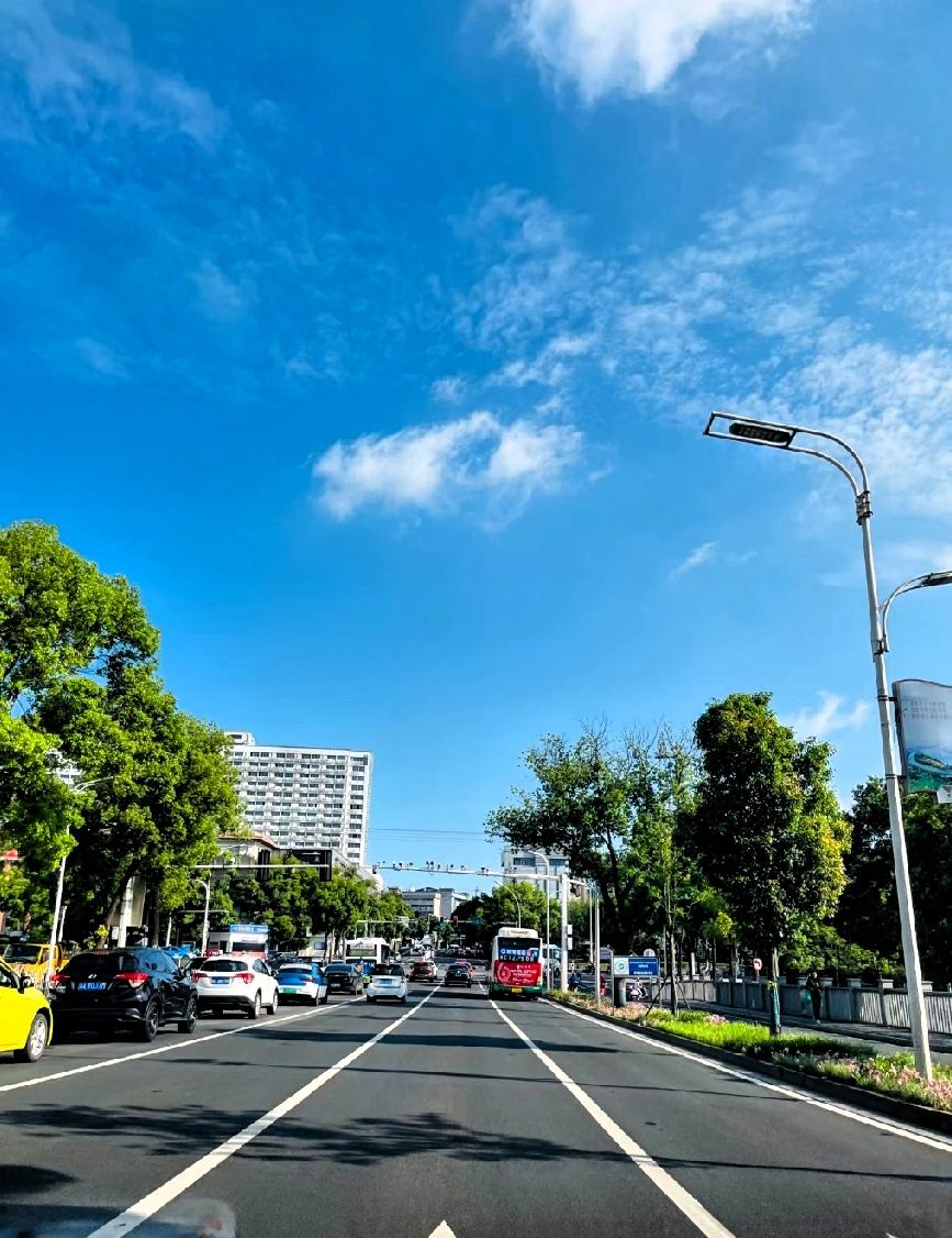 大家都做好心理准备吧，
给大伙提个醒，
从今天起到八月中下旬，全国各地都处在三伏