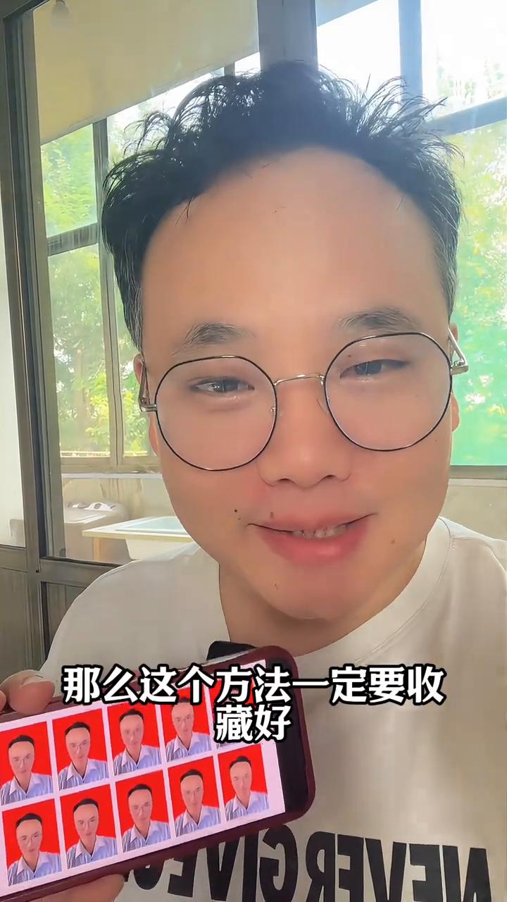 像这种一寸的证件照如何用手机免费制作？
像这种一寸两寸的证件照如何用手机免费制作