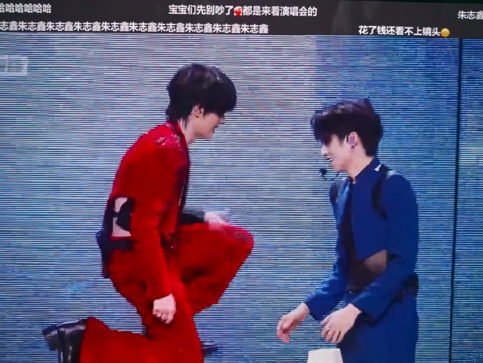 朱苏红蓝cp感 朱志鑫苏新皓壁咚了 朱苏红蓝cp感，朱志鑫苏新皓壁咚了，咱就说这