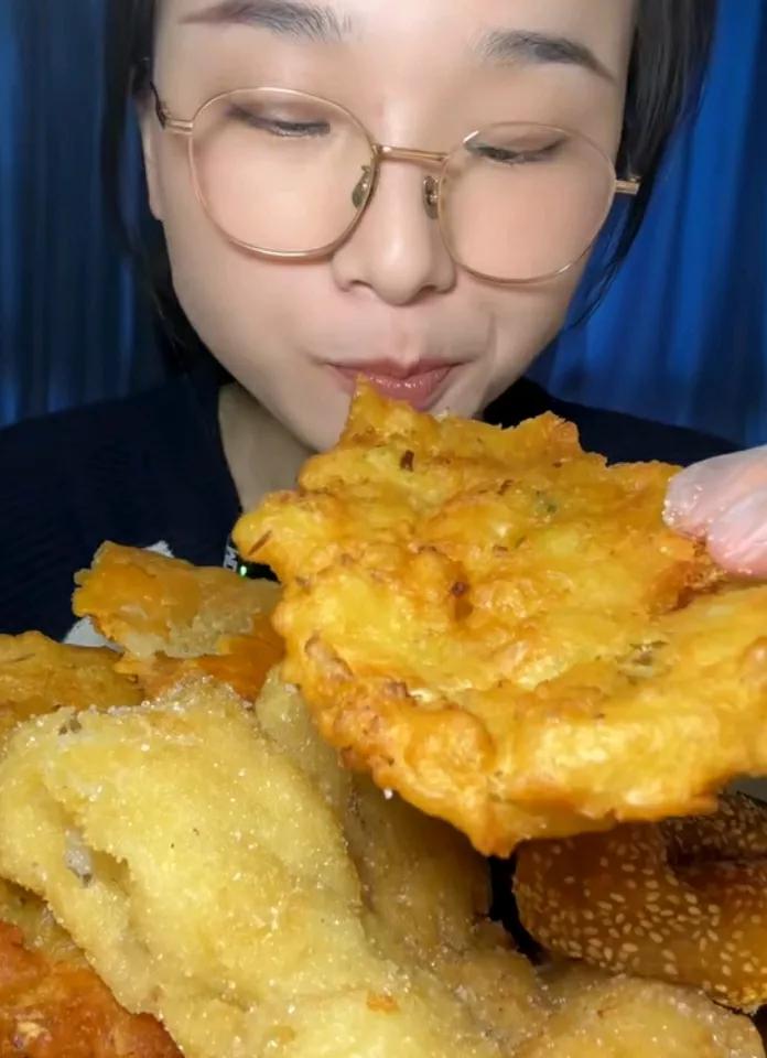美食佳肴香，佳人笑语欢。#美食好滋味🥰# #吃出美丽🤩# #香甜可口😬# 