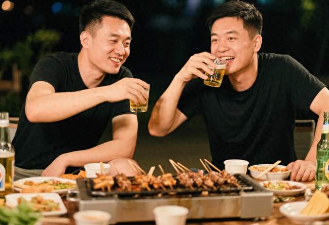 和同事一起买彩票中了500万，他只转了500给我，但是我中了1.2亿
