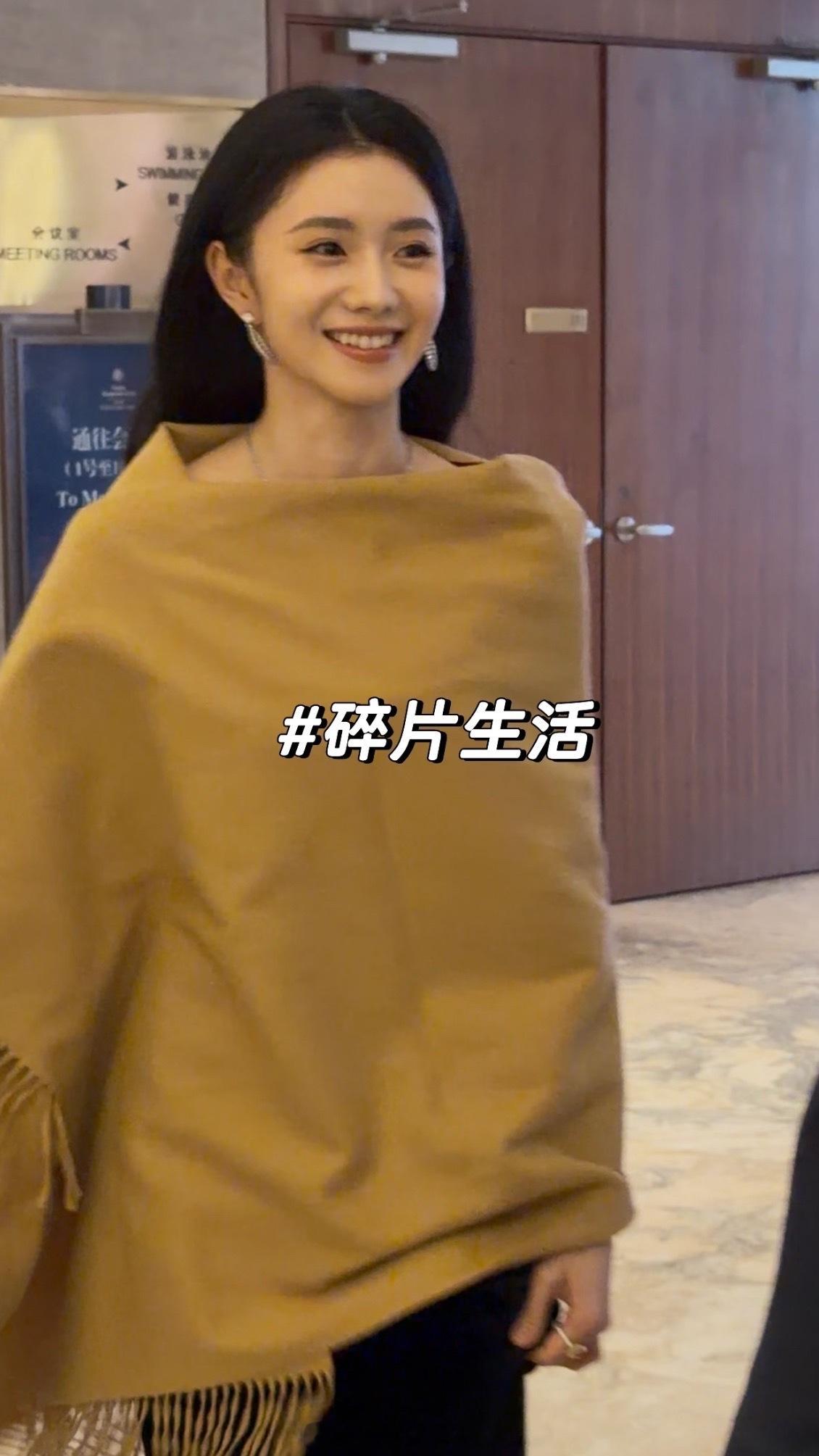 好美的存儿刘浩存北影节上班刘浩存现身北影节