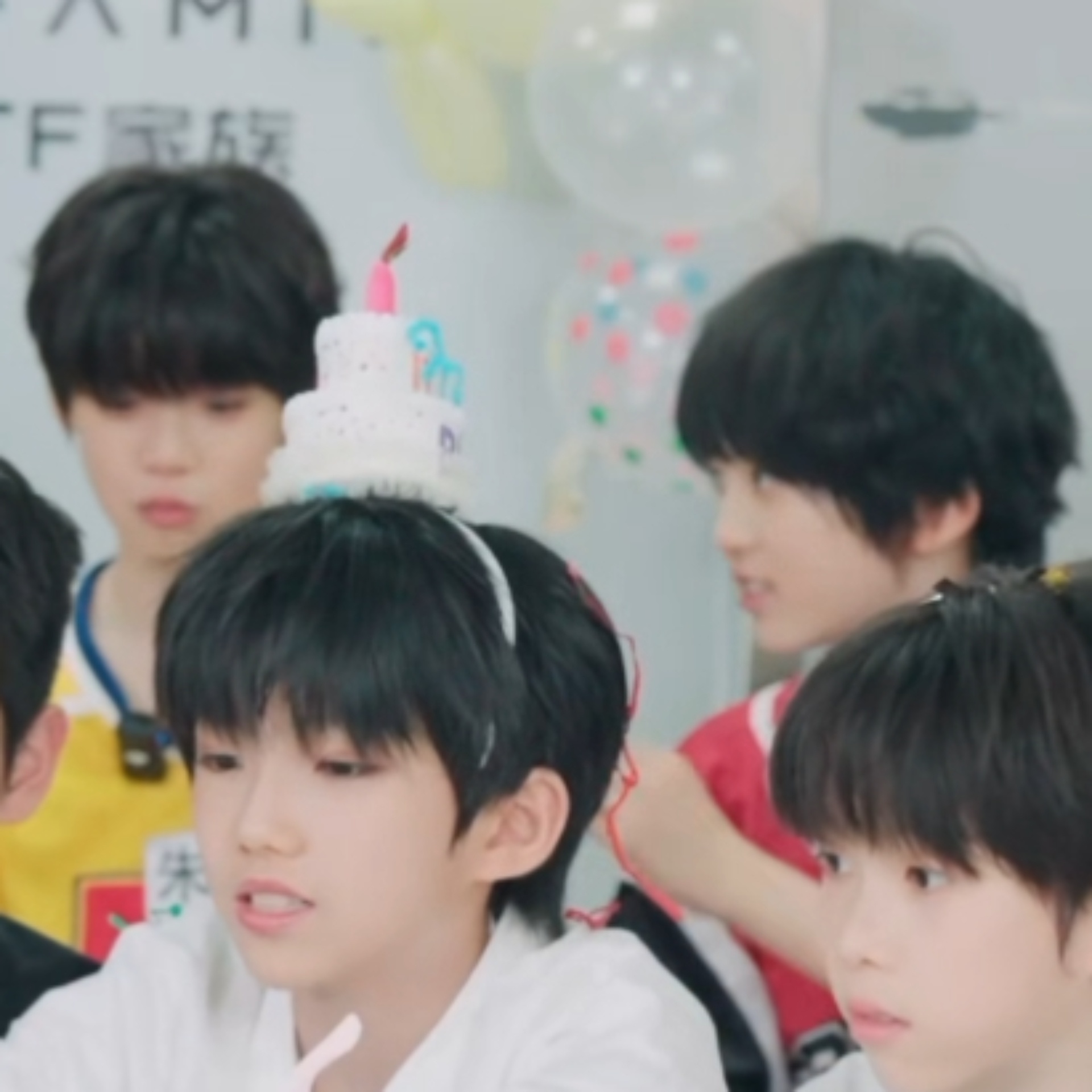两个幼稚鬼 