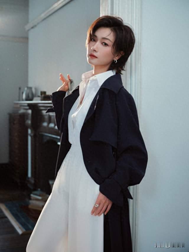 杨幂首演女飞贼！和万茜公路逃亡，这剧把国产悬疑炸出了新花