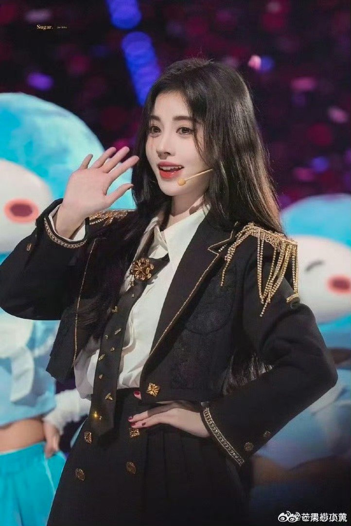 鞠婧祎布灵布灵闪闪发光 谁能扛住鞠婧祎这布灵布灵的样儿啊！像星星掉在了人间，又像