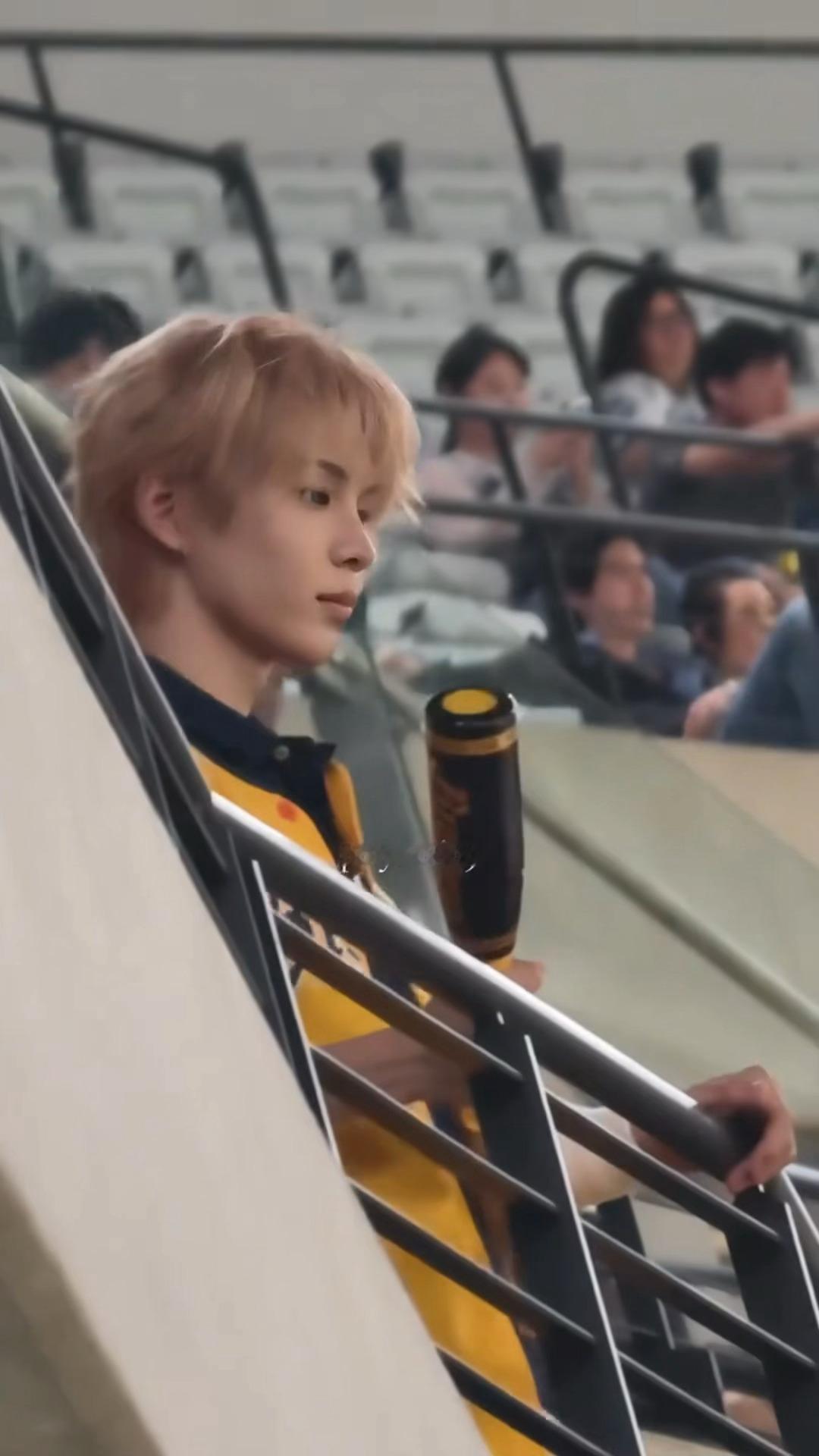 shotaro  所有人感受这个害羞的小表情©️♪ 小颖同学 