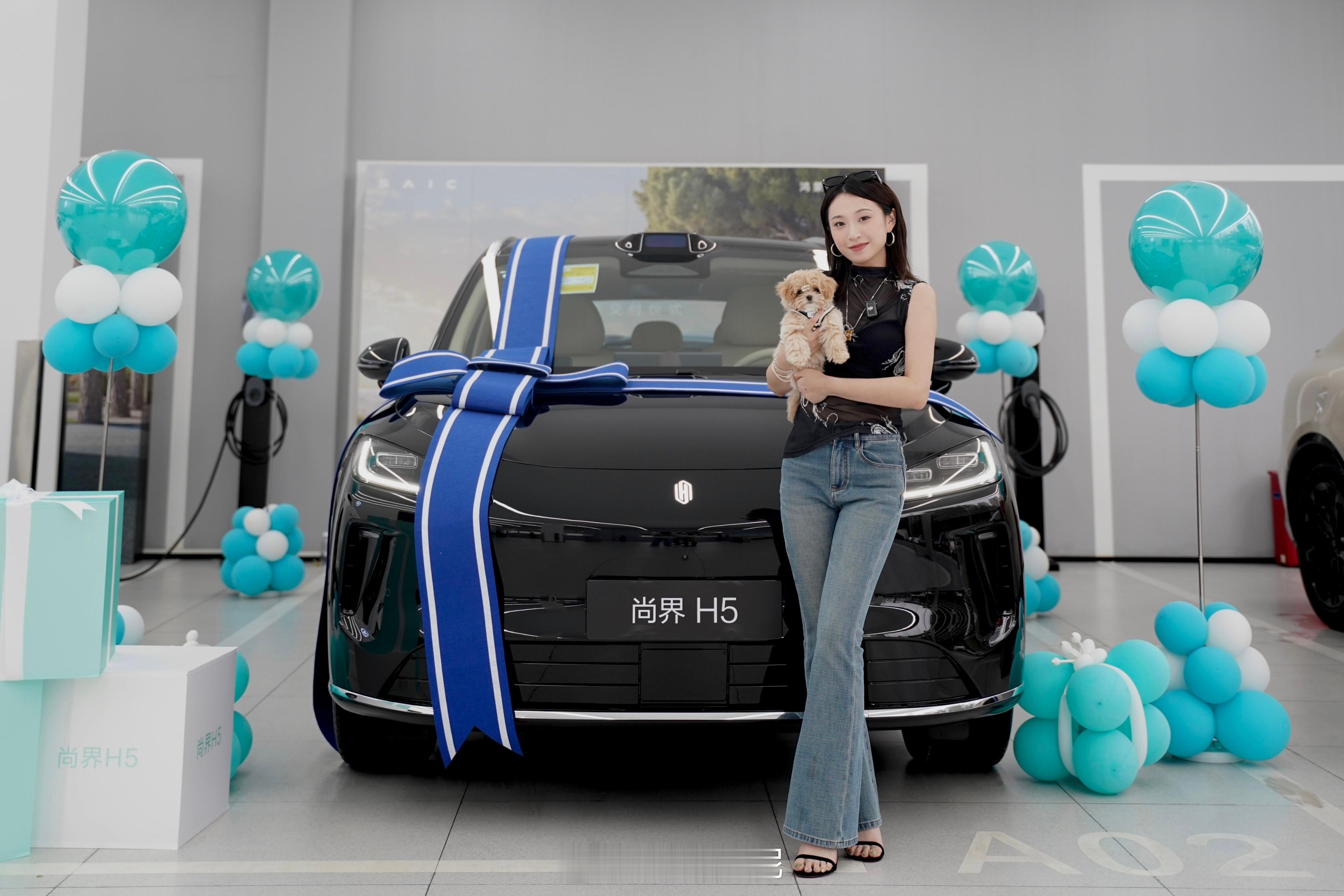 让我们恭喜闪闪宝贝喜提新车🚗尚界H5 以后咱们就坐这个车出门兜风啦～ ​​​