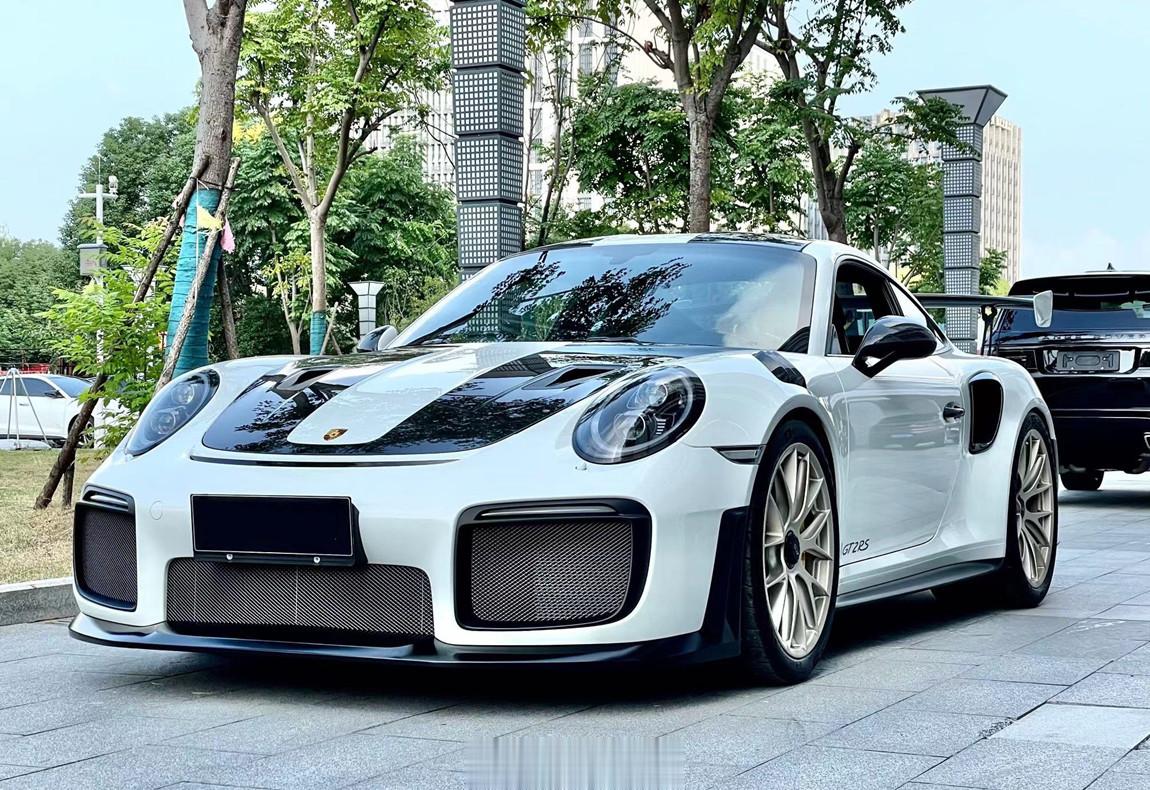极品蛙王！911 GT2 RS 白外/黑内2019年上牌，仅行驶5000公里选配