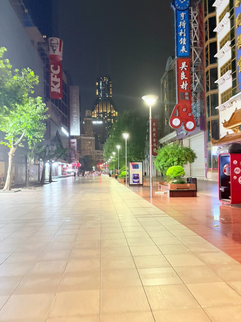 上海的夜生活呢 