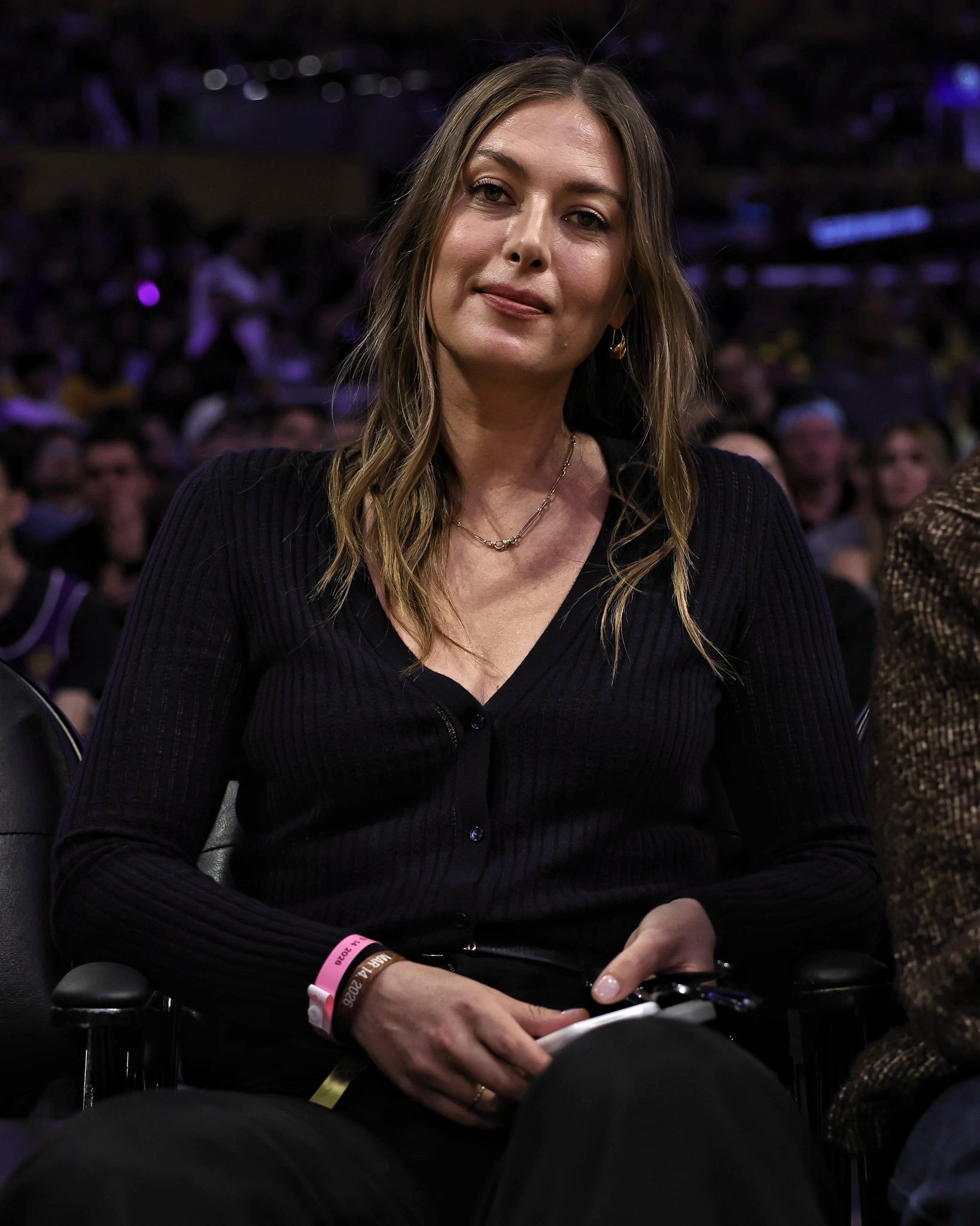 莎拉波娃今天现场观战湖人主场打掘金的比赛，去年秋天她以2500万美元的价格将她在