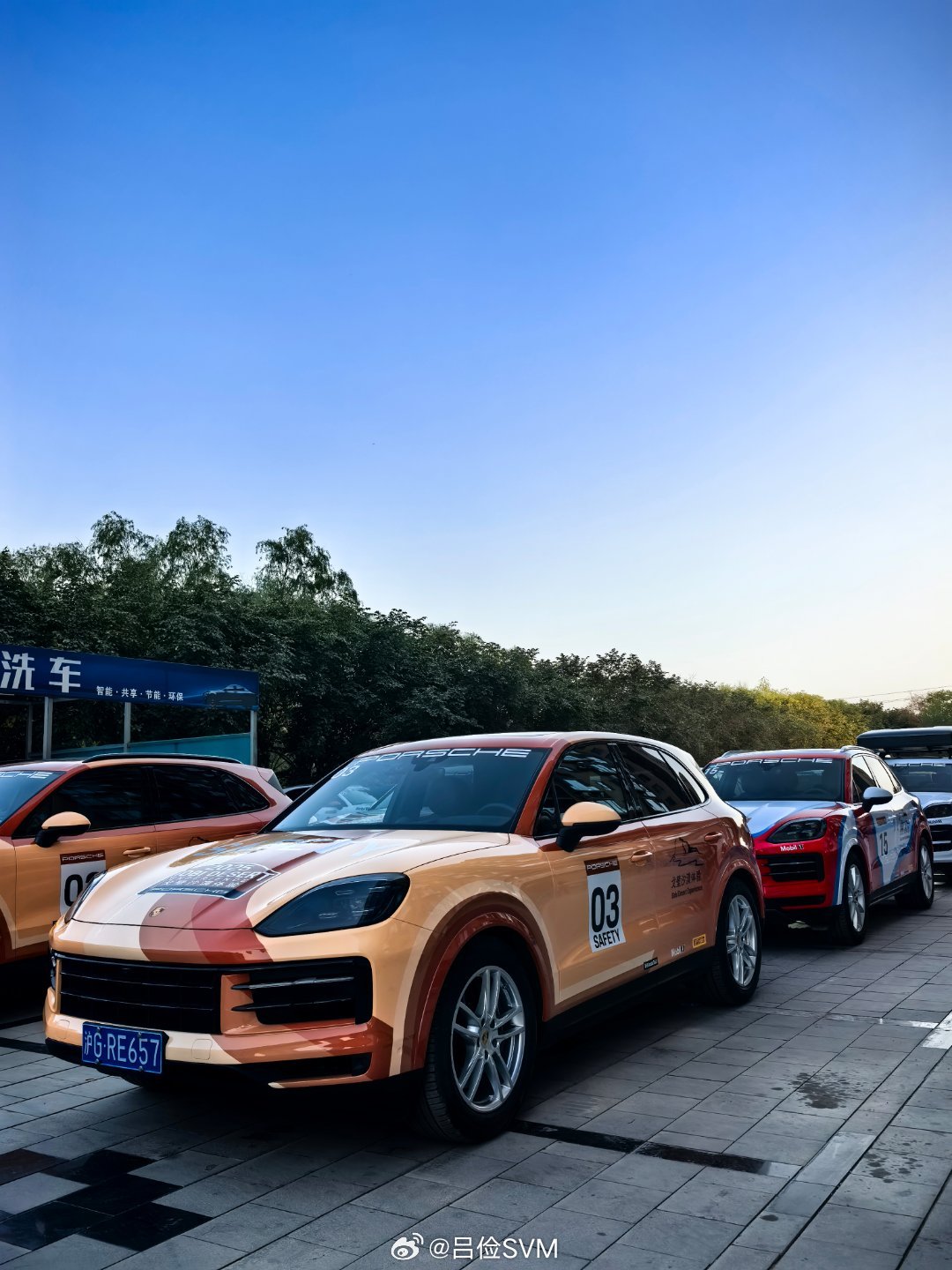 加入了庞大的车队，明天沙漠行。保时捷 ​​​