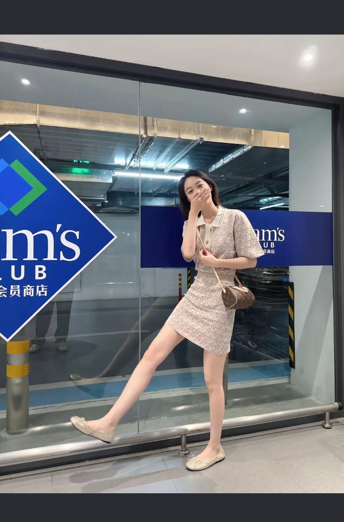 模特服装产品展示，无任何不良导向！