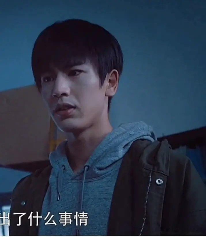 网友说张凌赫颜值虽然诈骗，但演技更加灾难 ​​​