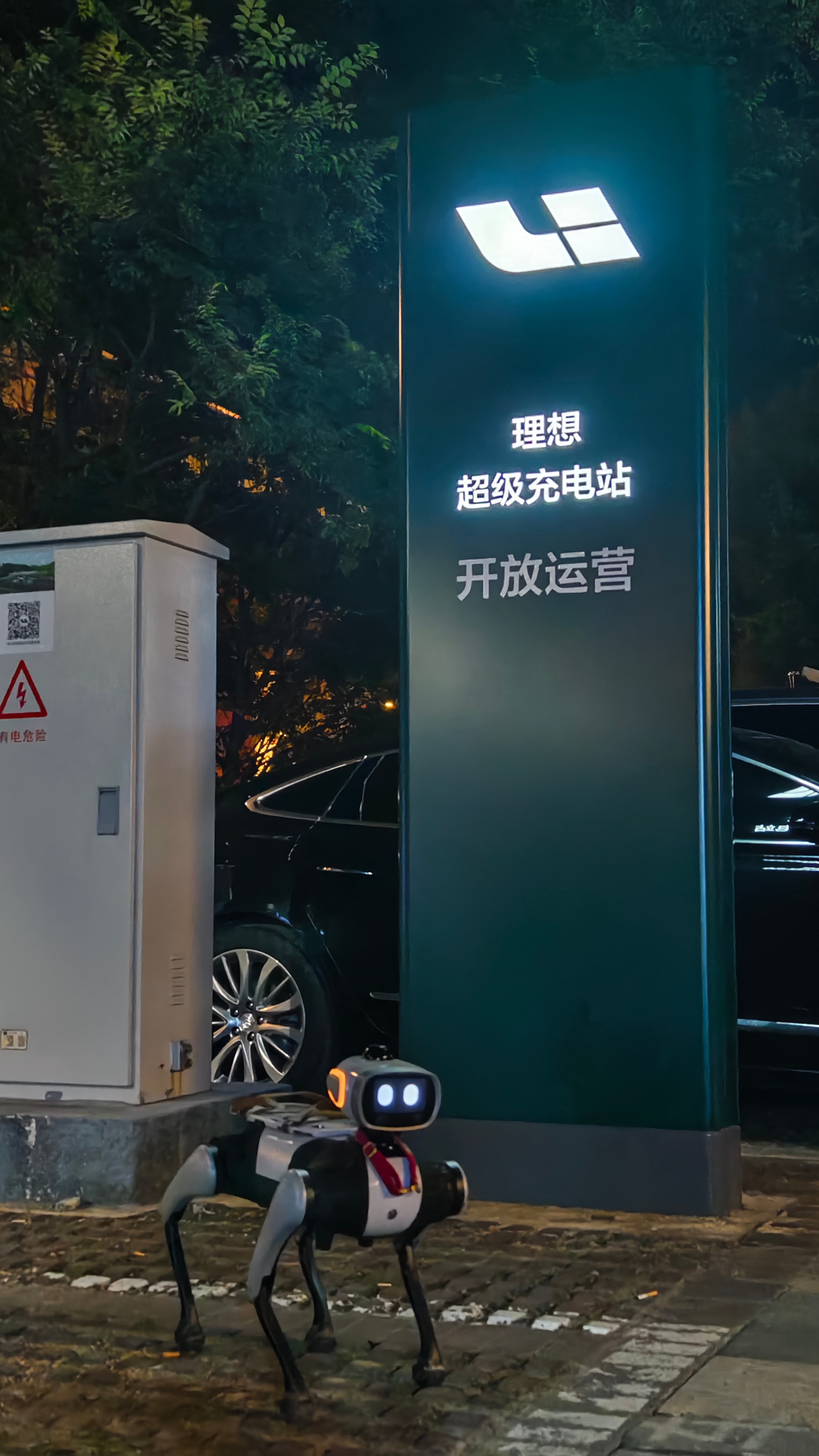 带大头来理想5C视察工作，大头问：什么时候我能吃上5C的电，让我10分钟充完。