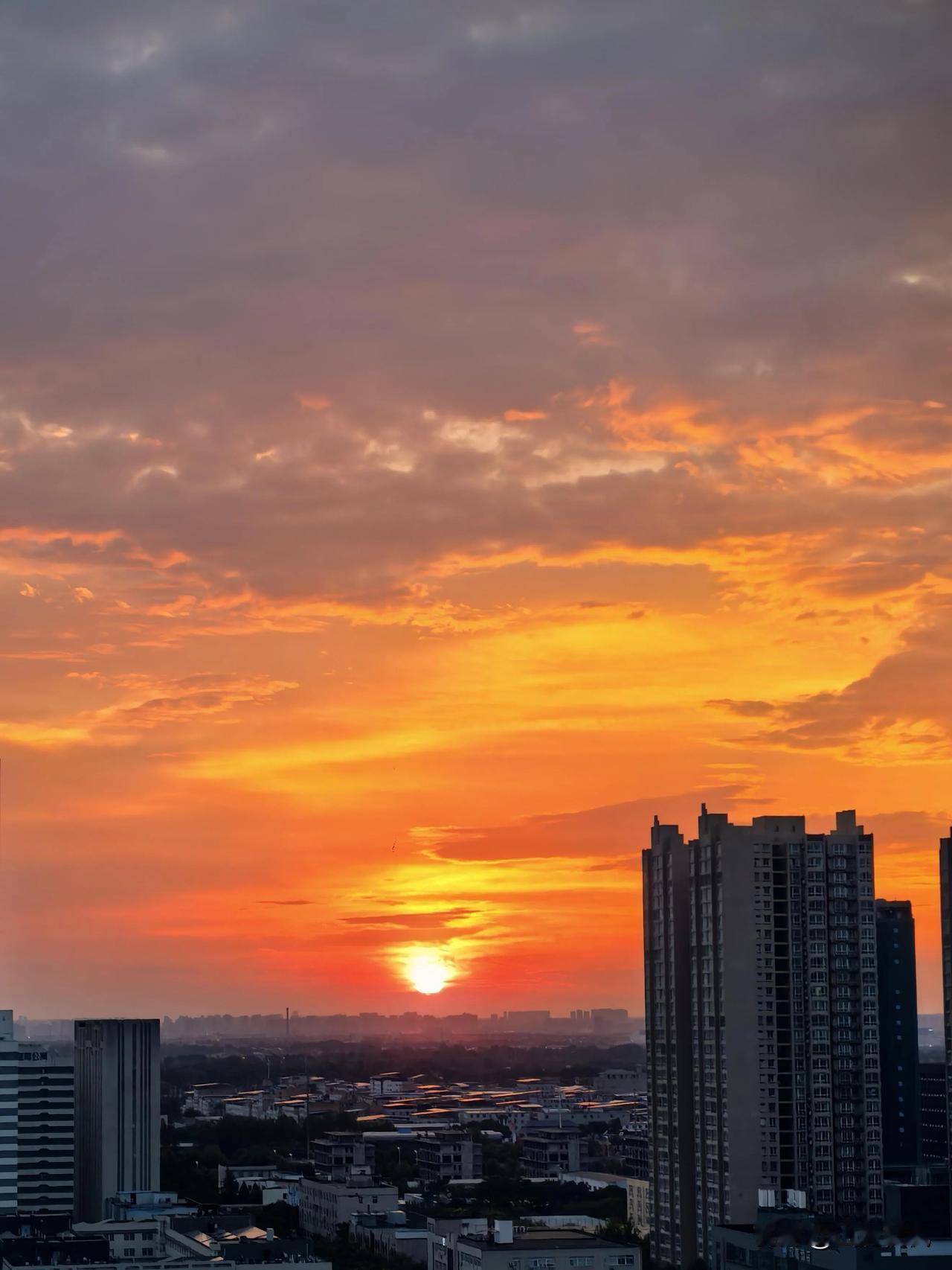 西安8.26晚霞，没带相机血亏。