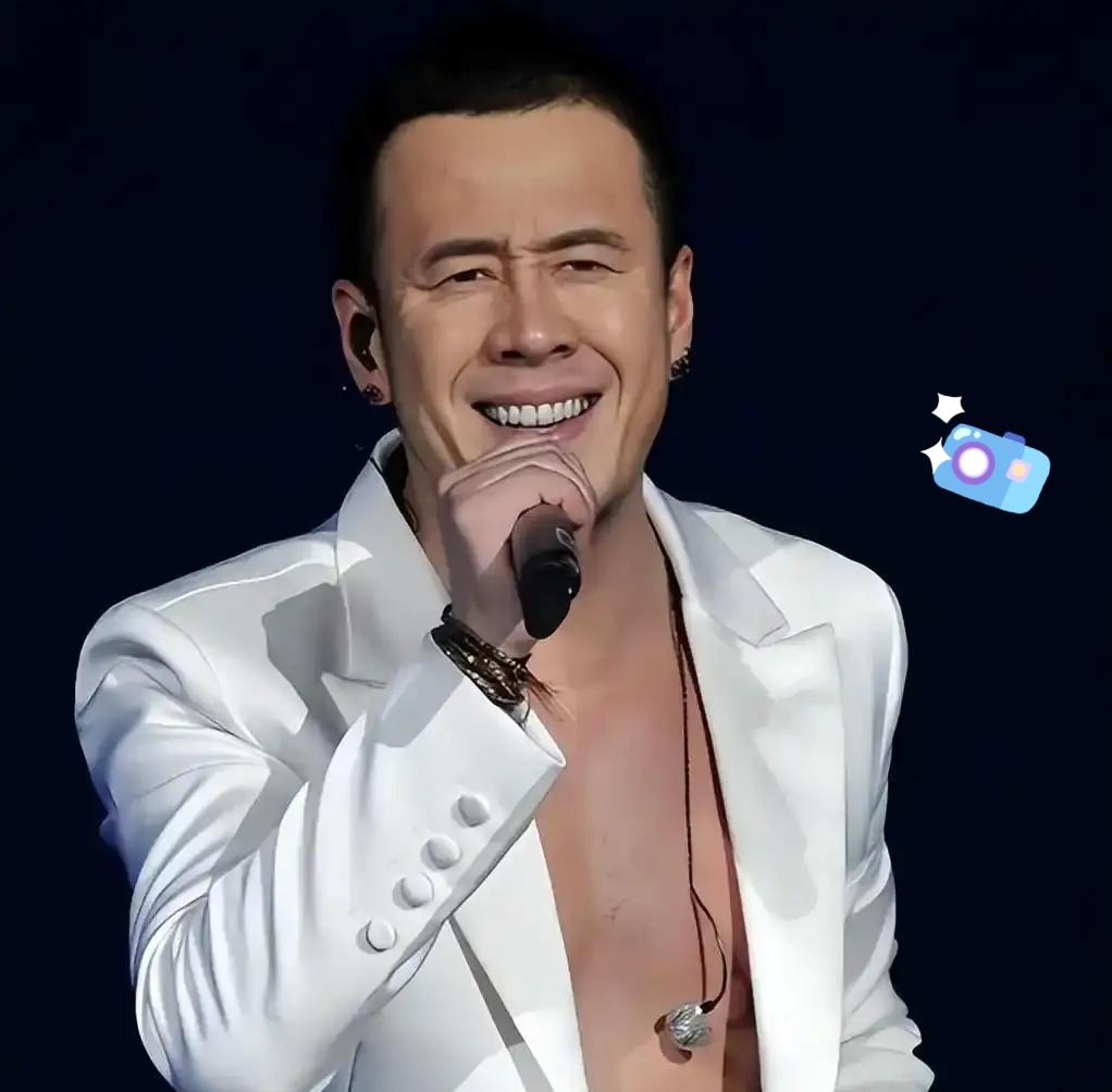 杨坤唱功行不行，我不评价。
但有一点我敢确定，
那就是他今年53岁了，最行的一点
