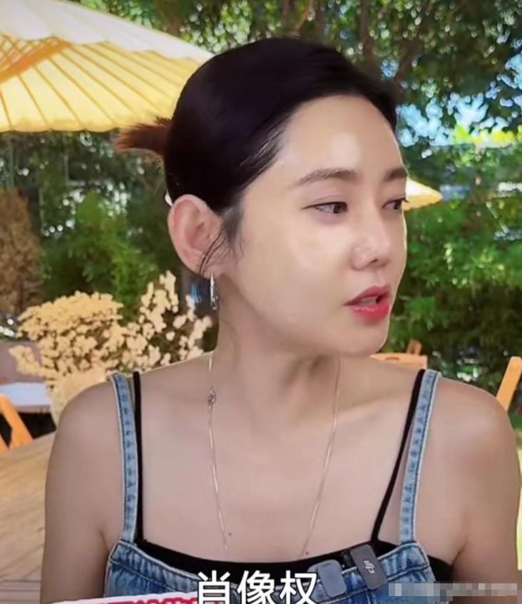 此前，秋瓷炫在直播间正面回应了网友的疑惑，解释了自己近期不再频繁让儿子啪嗒露脸、