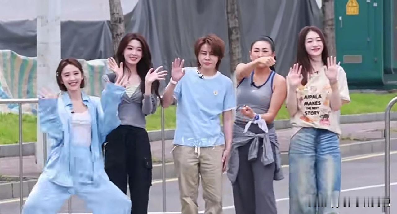 开个玩笑，一个体育明星喝了顿酒，稀里糊涂的就答应了上《浪姐》。

为了那份酒后承