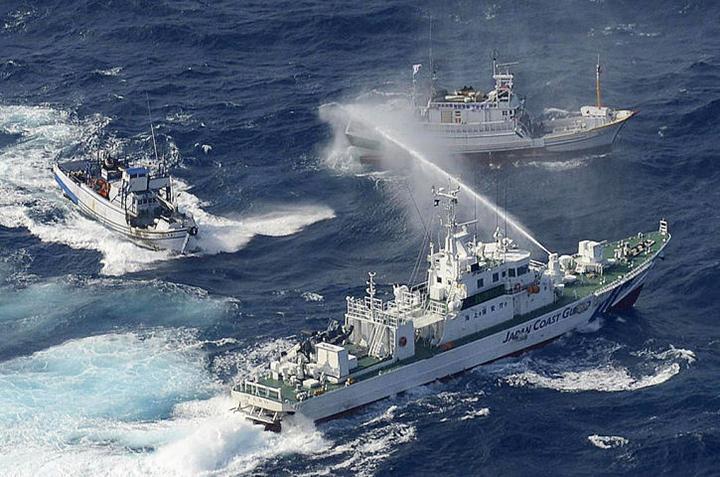 日本终于坐不住了！中国海警舰船编队直接开进与那国岛以南海域常态化巡航，还专门为科