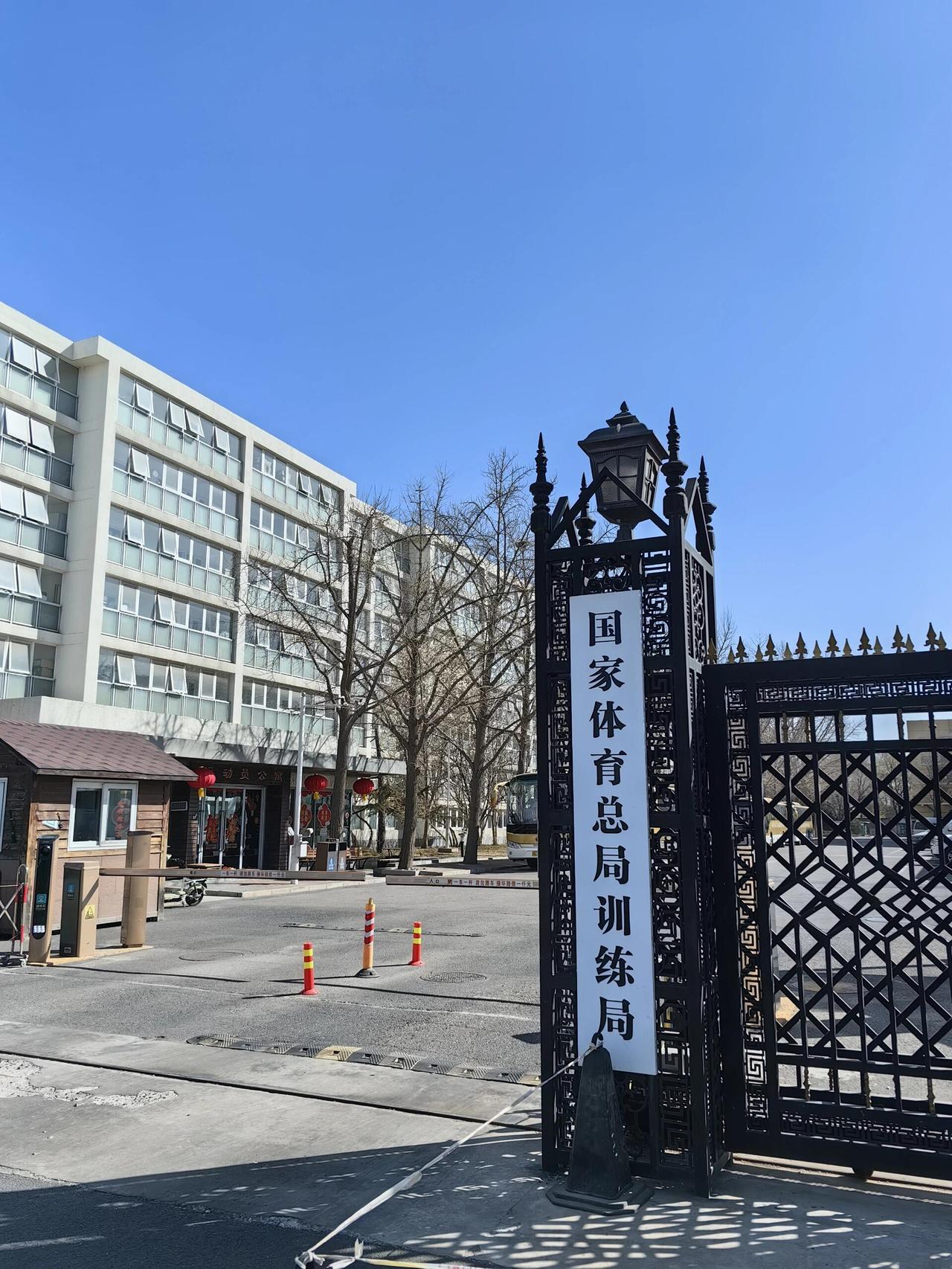 中国乒协领导分工!
王励勤（乒协主席 乒羽中心副主任）
统筹管理协会全部核心业务
