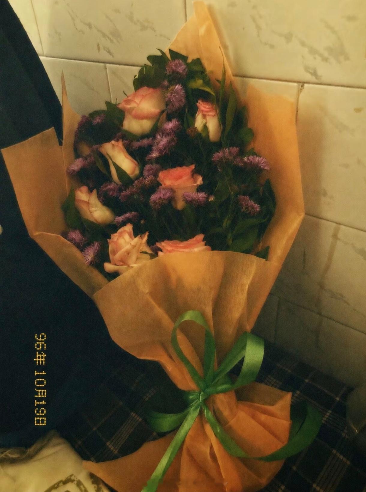 美好的事物值得記錄、紀念、懷念。這花一直在綻放，直至今天，我們也聞到了這束30年