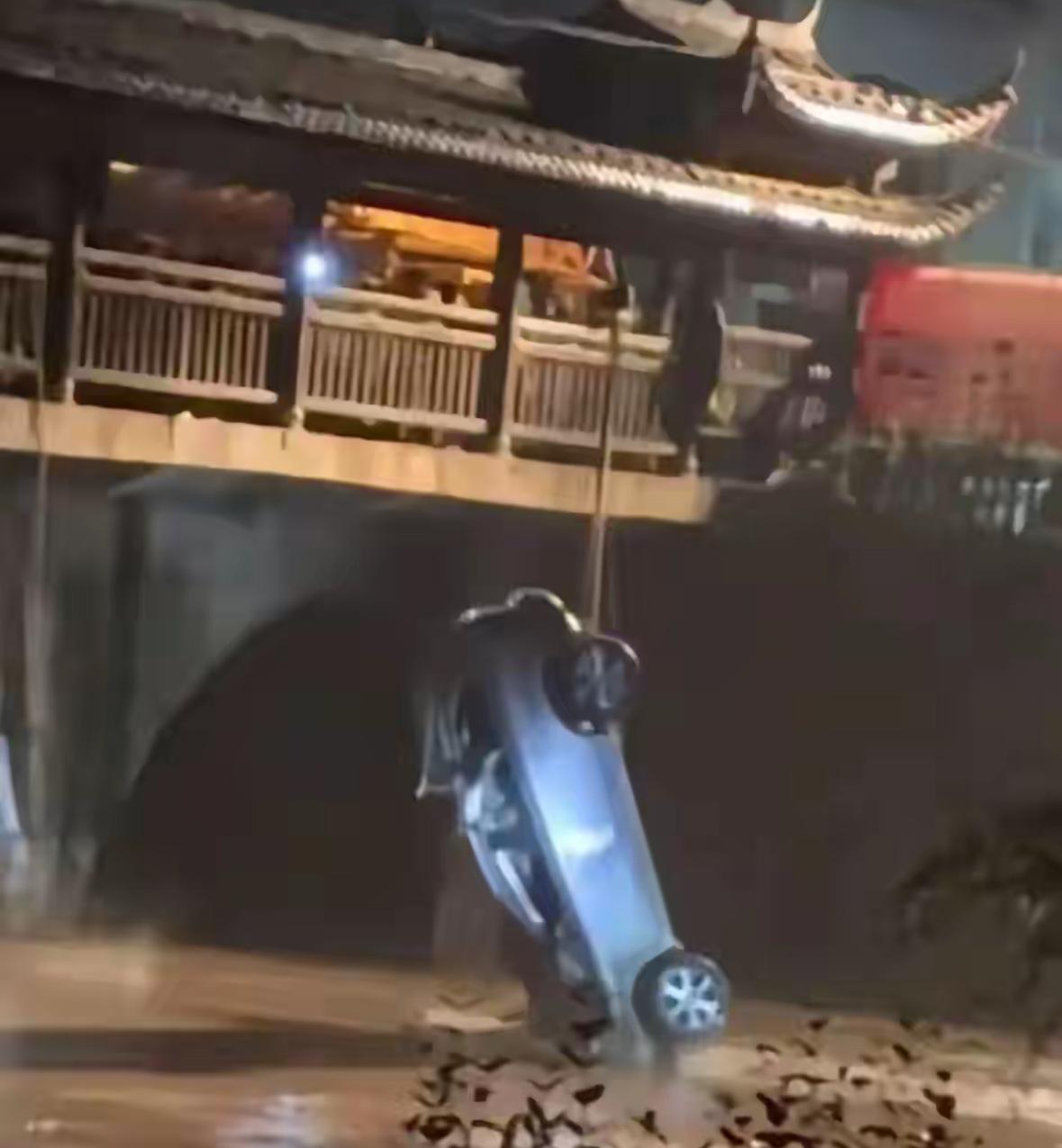 事故一出，我就知道“女司机”又被贴上标签了！

4 月 6 日晚，福建龙岩长汀县