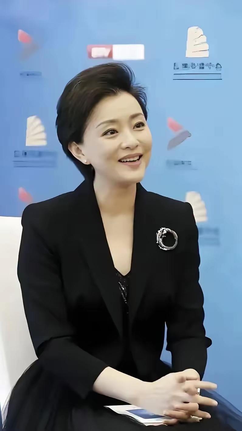 杨澜有句话说得很透彻：
"男人最好的投资是妻子：你给妻子一个精子，你就会得到一个