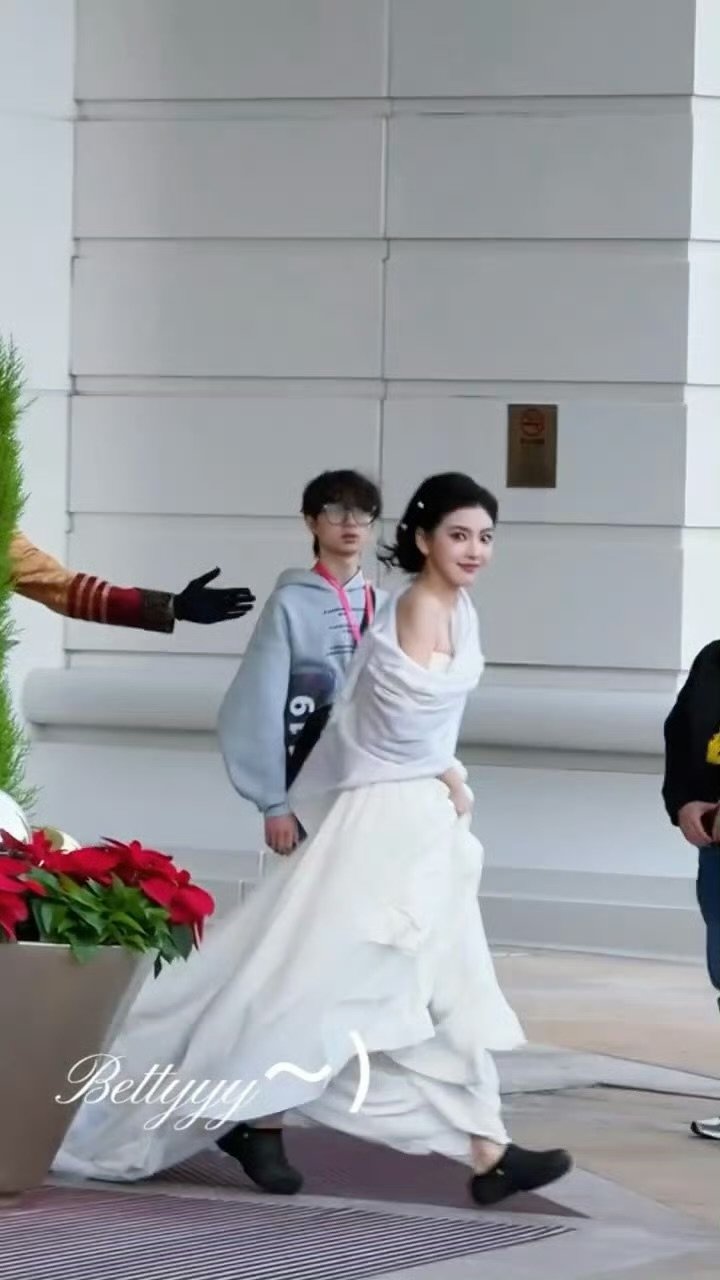 章若楠在逃公主来的啊啊啊啊跑出来真的完全在逃公主啊 