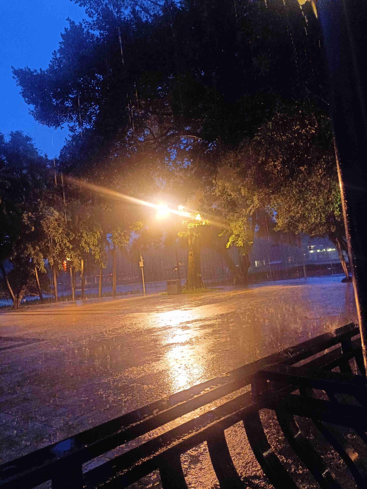我的今日状态：💰期待暴富
我这里的天气：🌧下雨