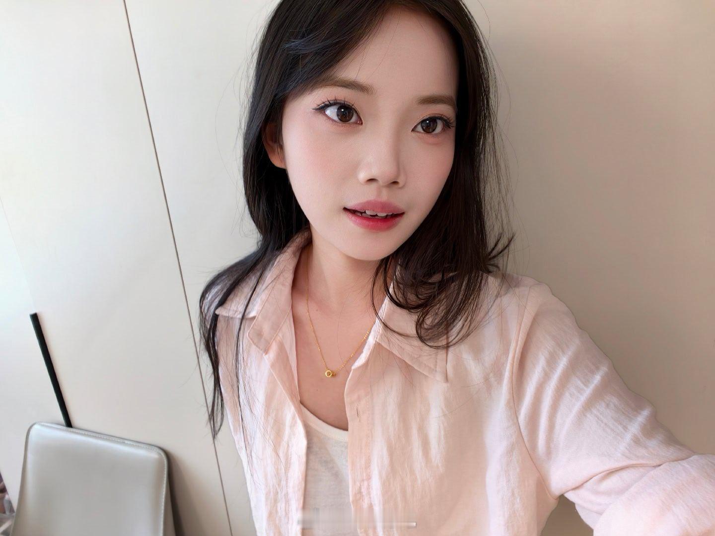 妆容到位，快乐加倍，出门拍摄啦 