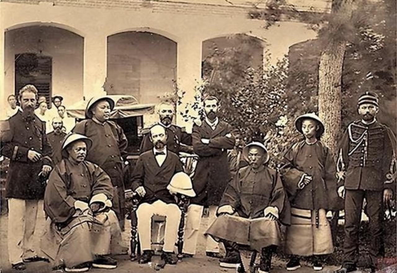 没想到清军刚在镇南关把法军揍得大败的1885年，清廷转头就和法国签了不平等条约！