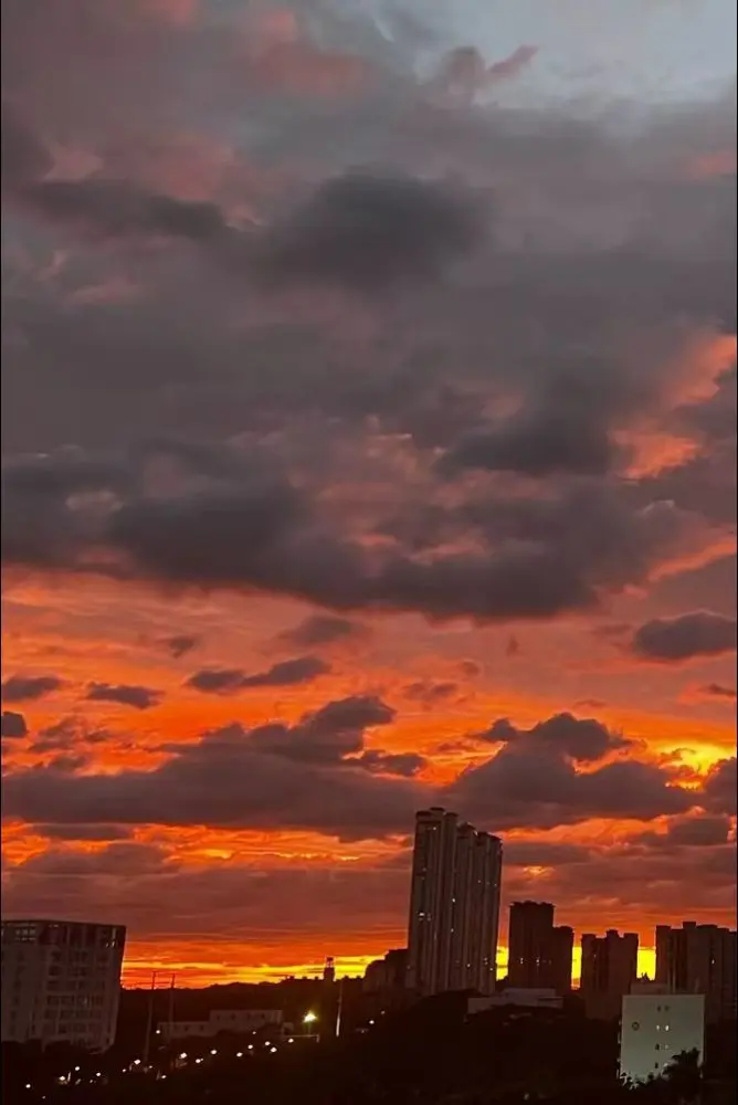 为什么是酸涩文…… 因为更拧巴，怕靠的太近，又怕离的太远。 暧昧疯狂拉...