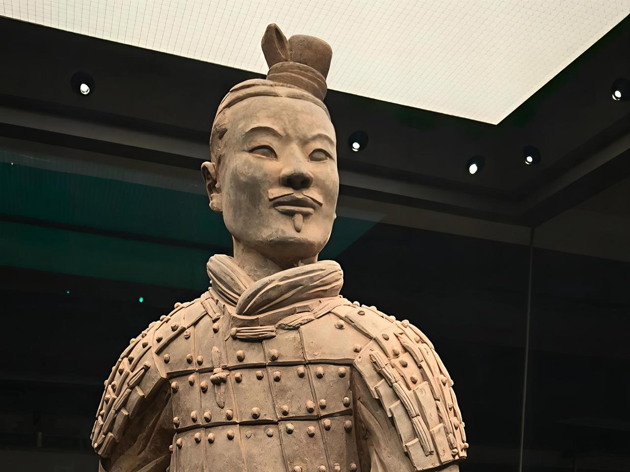 侄子问我咱对秦始皇的评价是不是高了?
我说非但不高反而还有点儿低，欧洲面积101