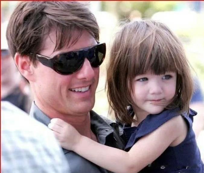 当年阿汤哥手里那个雪团似的小女娃，如今也成大姑娘了[呲牙]
但是感觉她身上有一种