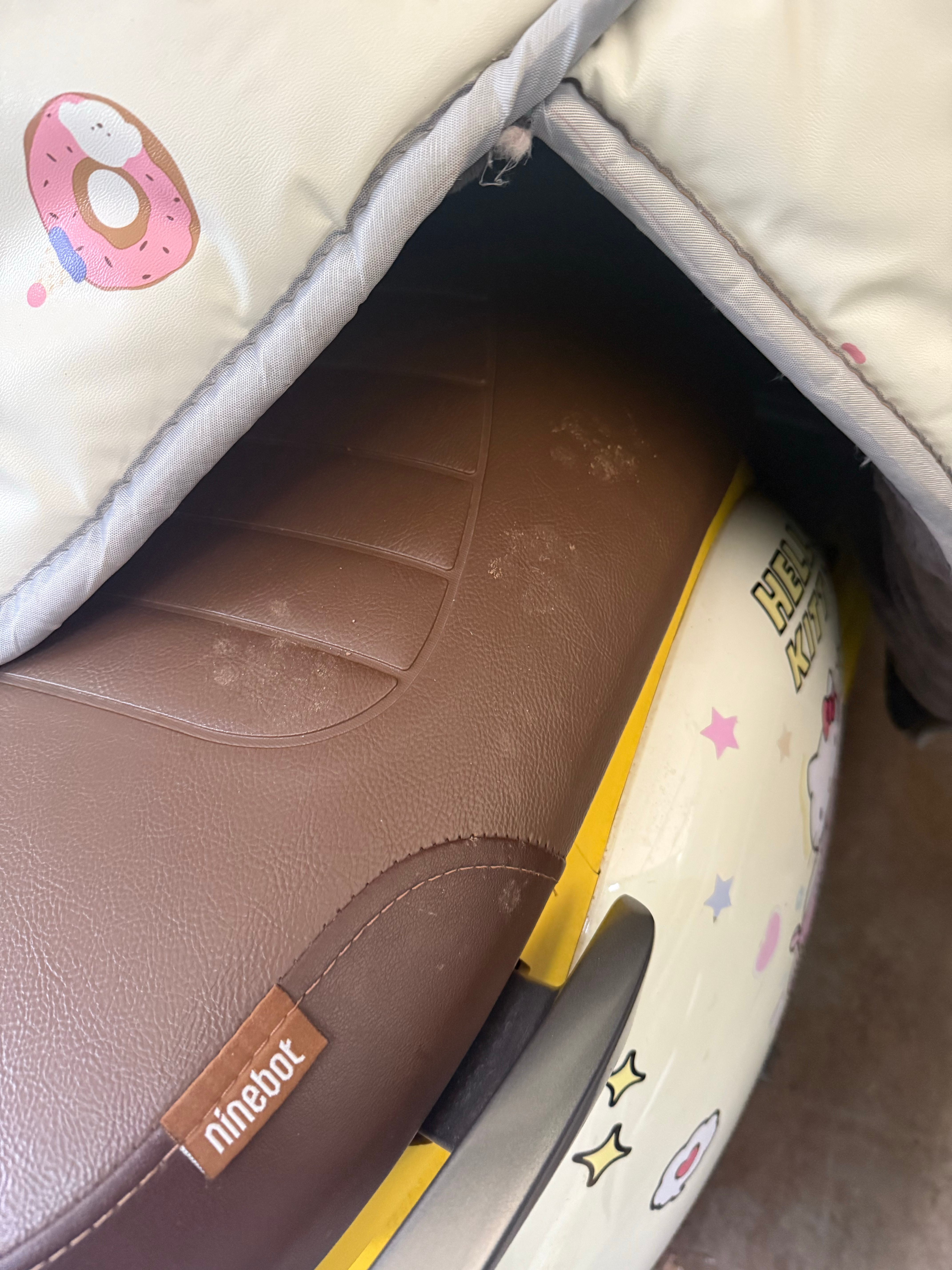 被小猫光顾的小笨车 ​​​