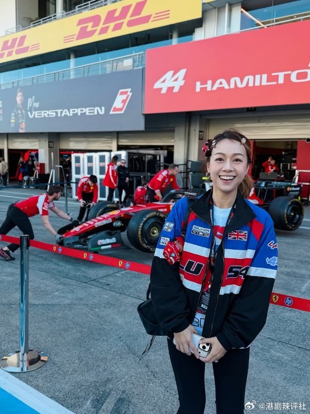 藝人黃心穎轉戰樂壇，改賽道重新出發，近日更踏上了全新的賽道，感受風馳電掣的極速快