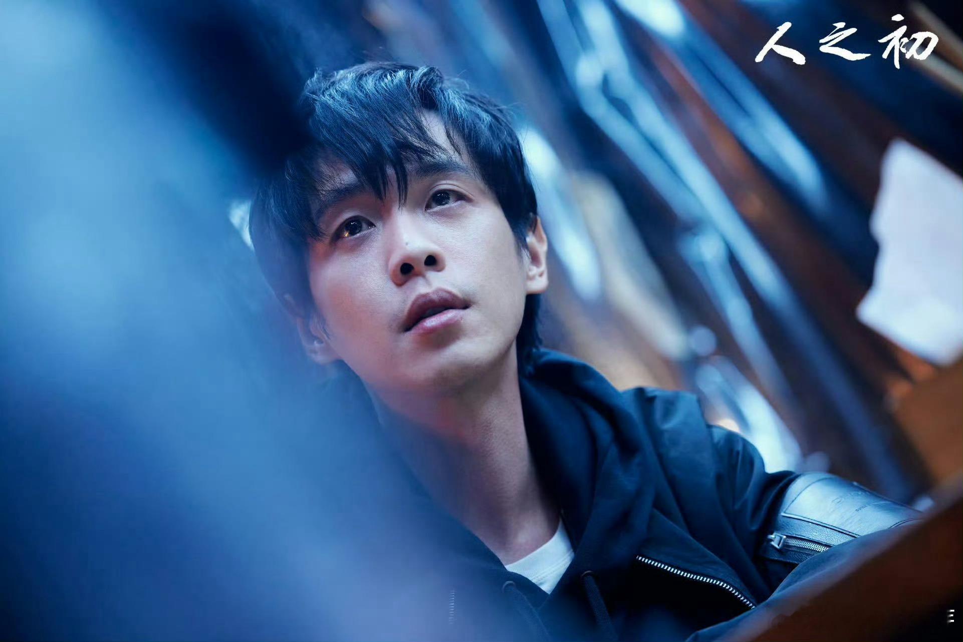 隔壁老钱风张若昀流浪风张若昀演的高风，在现代剧男主里独树一帜。“隔壁老钱风”与“