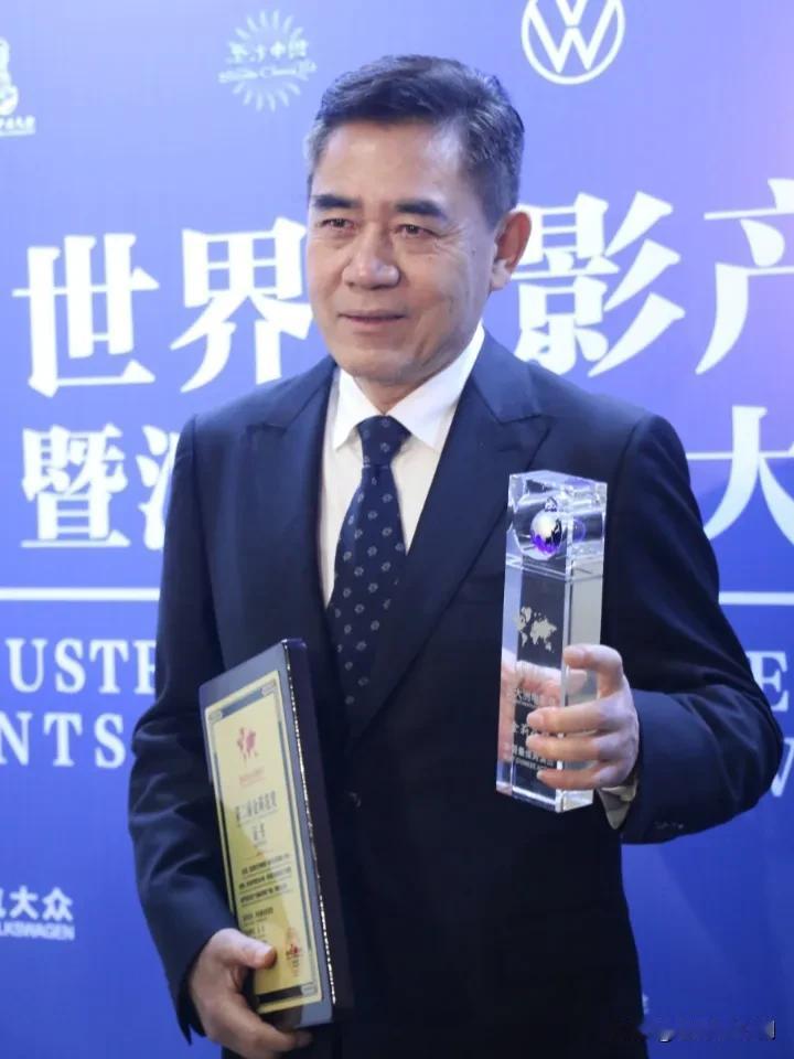 陈宝国说，赵奎娥是山东人，山东女人贤惠能干，爱夫爱子，还旺夫。

陈宝国说，一个