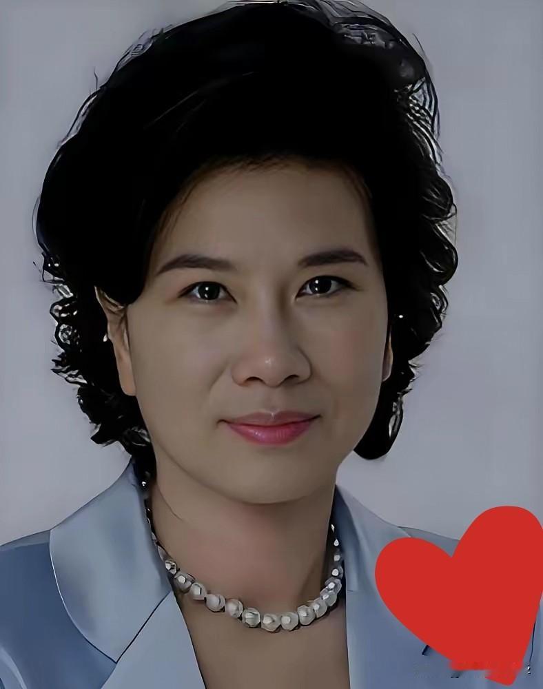 刚刷到国安通报，我手都有点抖，立马冲过去拔了桌上的共享充电宝！ 纽扣里藏摄像头、