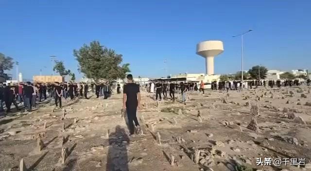 美国的小铁杆巴林可能出事儿了……
巴林对美国来说确实挺重要，毕竟老美的第五舰队大